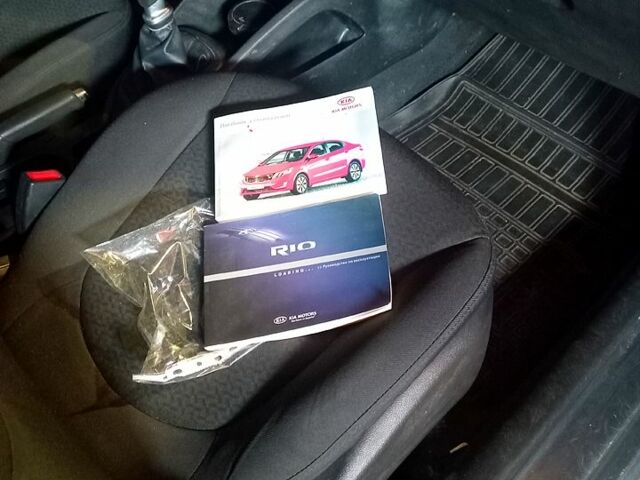 Сірий Кіа Ріо, об'ємом двигуна 1.4 л та пробігом 30000 тис. км за 5850 $, фото 12 на Automoto.ua