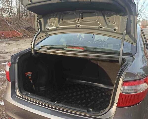 Серый Киа Рио, объемом двигателя 1.4 л и пробегом 70 тыс. км за 9000 $, фото 10 на Automoto.ua