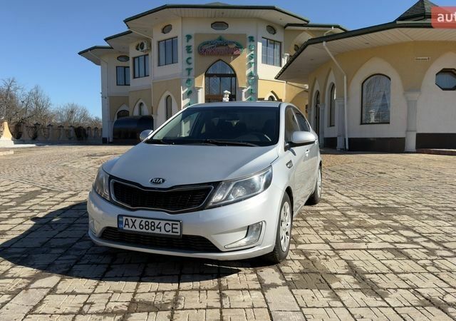 Серый Киа Рио, объемом двигателя 1.4 л и пробегом 156 тыс. км за 8500 $, фото 1 на Automoto.ua