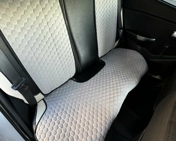 Серый Киа Рио, объемом двигателя 1.4 л и пробегом 88 тыс. км за 9000 $, фото 17 на Automoto.ua