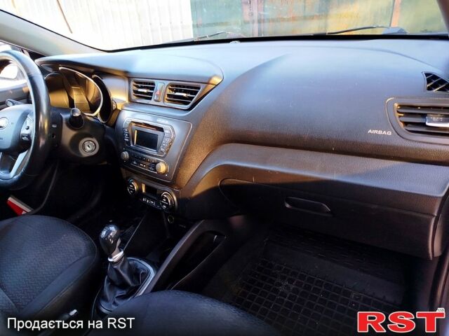 Серый Киа Рио, объемом двигателя 1.4 л и пробегом 24500 тыс. км за 5500 $, фото 5 на Automoto.ua