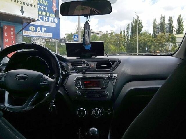 Серый Киа Рио, объемом двигателя 1.4 л и пробегом 319 тыс. км за 5800 $, фото 8 на Automoto.ua