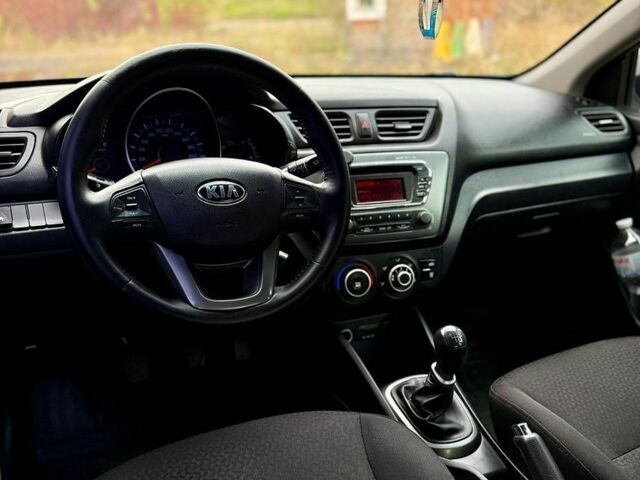 Серый Киа Рио, объемом двигателя 1.4 л и пробегом 262 тыс. км за 5650 $, фото 7 на Automoto.ua