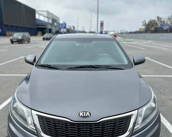 Серый Киа Рио, объемом двигателя 1.4 л и пробегом 320 тыс. км за 7100 $, фото 3 на Automoto.ua