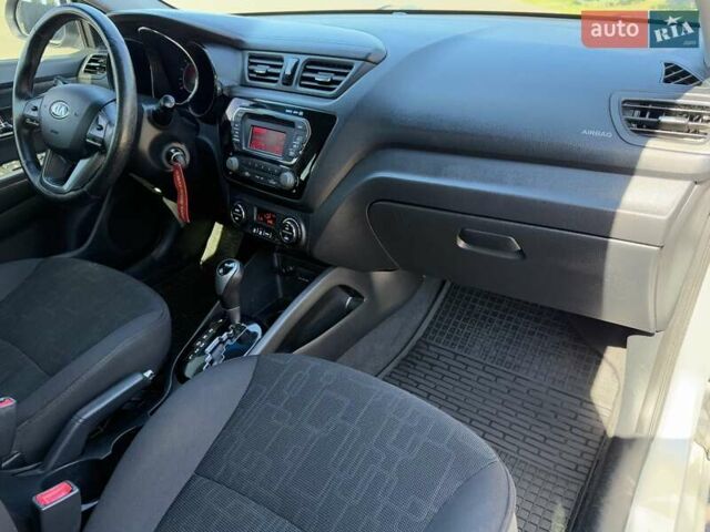Серый Киа Рио, объемом двигателя 1.59 л и пробегом 131 тыс. км за 8800 $, фото 66 на Automoto.ua