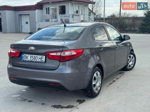 Серый Киа Рио, объемом двигателя 1.4 л и пробегом 260 тыс. км за 6950 $, фото 2 на Automoto.ua