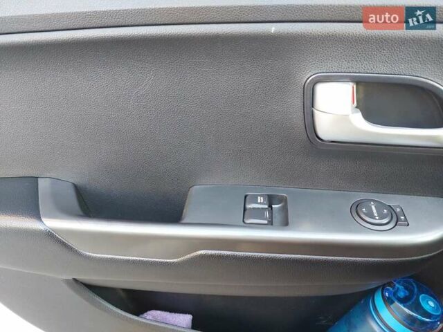Серый Киа Рио, объемом двигателя 1.4 л и пробегом 95 тыс. км за 8500 $, фото 32 на Automoto.ua