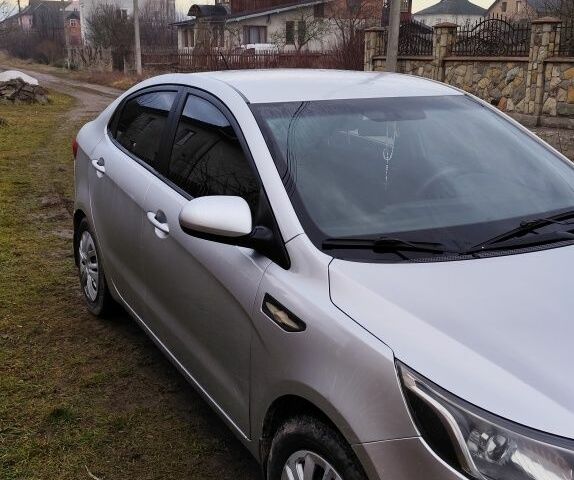 Серый Киа Рио, объемом двигателя 1.4 л и пробегом 240 тыс. км за 7100 $, фото 2 на Automoto.ua