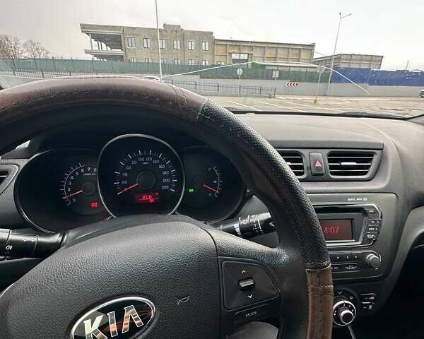 Серый Киа Рио, объемом двигателя 1.4 л и пробегом 320 тыс. км за 7100 $, фото 6 на Automoto.ua