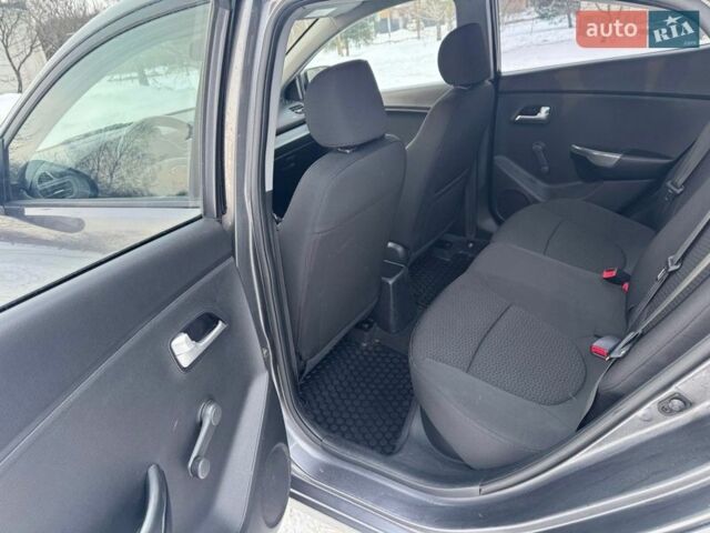 Серый Киа Рио, объемом двигателя 1.4 л и пробегом 260 тыс. км за 6950 $, фото 5 на Automoto.ua