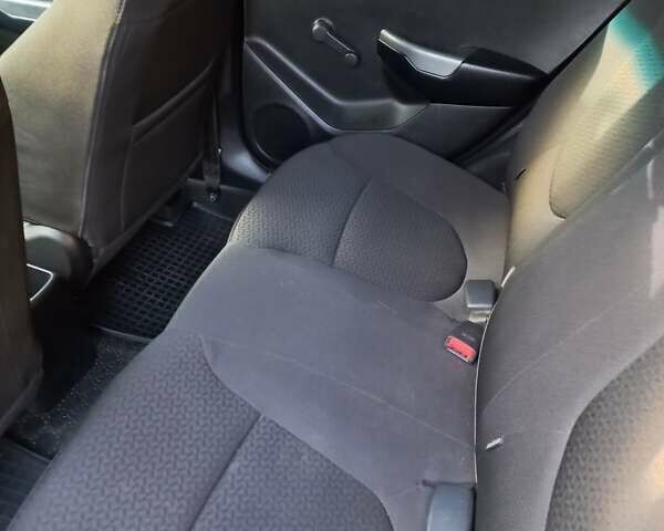 Серый Киа Рио, объемом двигателя 1.4 л и пробегом 53 тыс. км за 8300 $, фото 2 на Automoto.ua