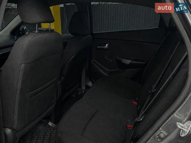 Серый Киа Рио, объемом двигателя 1.4 л и пробегом 146 тыс. км за 7900 $, фото 12 на Automoto.ua