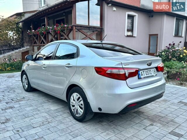Сірий Кіа Ріо, об'ємом двигуна 1.4 л та пробігом 262 тис. км за 5300 $, фото 4 на Automoto.ua