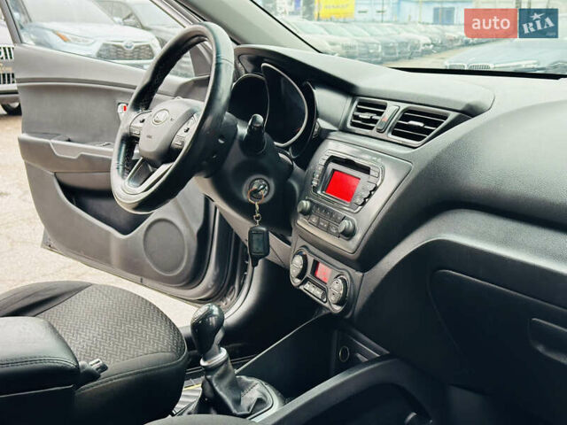 Серый Киа Рио, объемом двигателя 1.4 л и пробегом 245 тыс. км за 5900 $, фото 22 на Automoto.ua