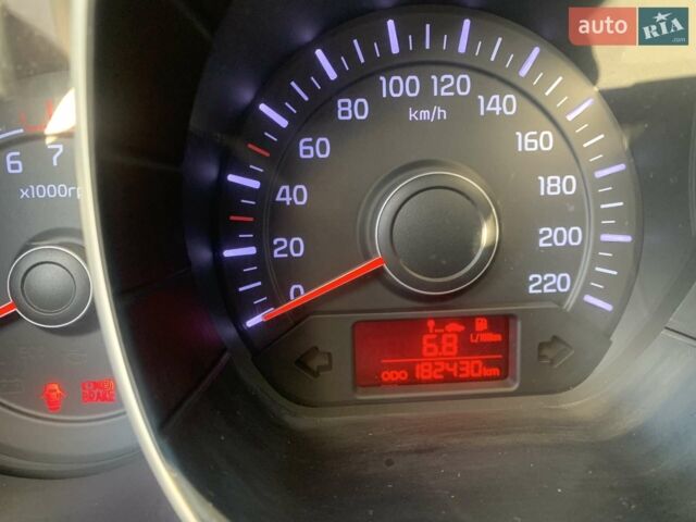 Сірий Кіа Ріо, об'ємом двигуна 1.4 л та пробігом 188 тис. км за 8600 $, фото 3 на Automoto.ua