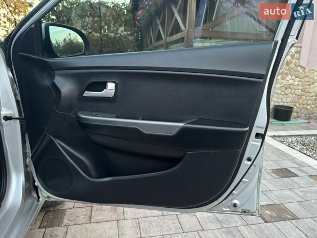 Сірий Кіа Ріо, об'ємом двигуна 1.4 л та пробігом 262 тис. км за 5300 $, фото 18 на Automoto.ua