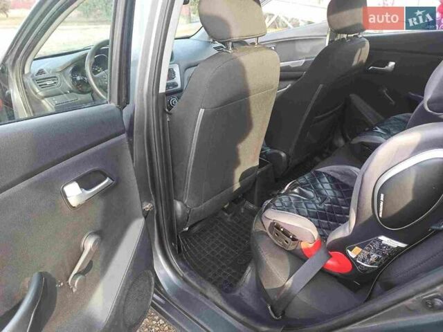 Серый Киа Рио, объемом двигателя 1.4 л и пробегом 70 тыс. км за 9000 $, фото 22 на Automoto.ua