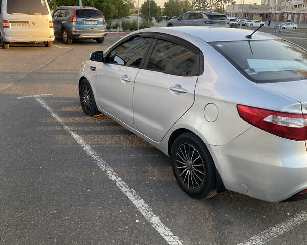 Серый Киа Рио, объемом двигателя 1.6 л и пробегом 176 тыс. км за 8200 $, фото 5 на Automoto.ua