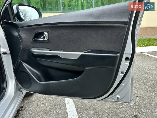 Серый Киа Рио, объемом двигателя 1.6 л и пробегом 168 тыс. км за 7800 $, фото 19 на Automoto.ua