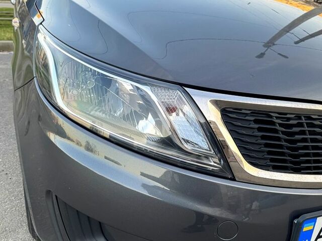 Серый Киа Рио, объемом двигателя 1.4 л и пробегом 103 тыс. км за 9000 $, фото 7 на Automoto.ua