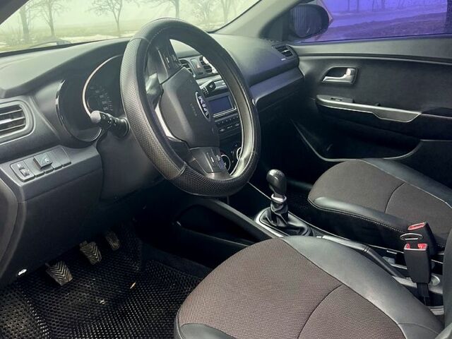 Серый Киа Рио, объемом двигателя 1.4 л и пробегом 15300 тыс. км за 7300 $, фото 11 на Automoto.ua