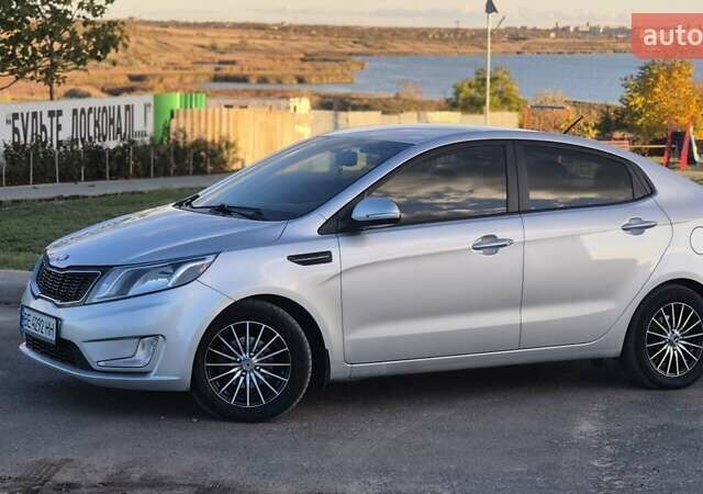 Киа Рио 2013 в Николаеве на Automoto.ua Серый Киа Рио, объемом двигателя 1.6 л и пробегом 177 тыс. км за 8499 $, фото 5 на Automoto.ua