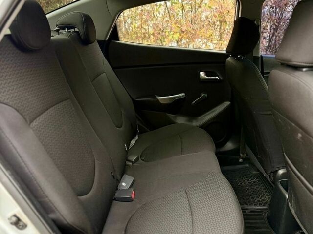 Серый Киа Рио, объемом двигателя 1.4 л и пробегом 262 тыс. км за 5650 $, фото 12 на Automoto.ua