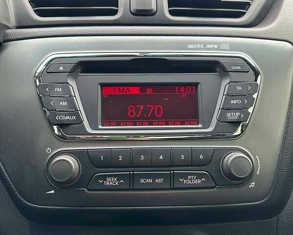 Серый Киа Рио, объемом двигателя 1.4 л и пробегом 320 тыс. км за 7100 $, фото 8 на Automoto.ua