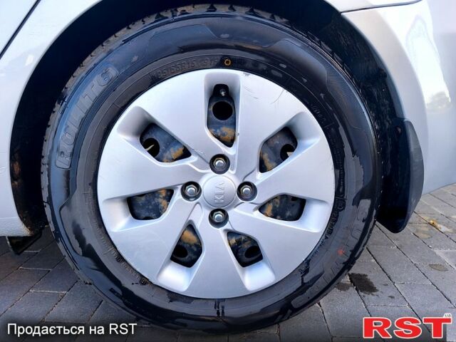 Серый Киа Рио, объемом двигателя 1.4 л и пробегом 172 тыс. км за 9200 $, фото 3 на Automoto.ua