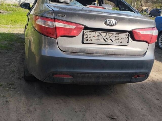 Серый Киа Рио, объемом двигателя 1.4 л и пробегом 120 тыс. км за 3000 $, фото 1 на Automoto.ua