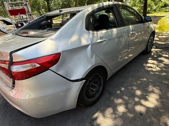 Серый Киа Рио, объемом двигателя 1.4 л и пробегом 175 тыс. км за 3000 $, фото 3 на Automoto.ua