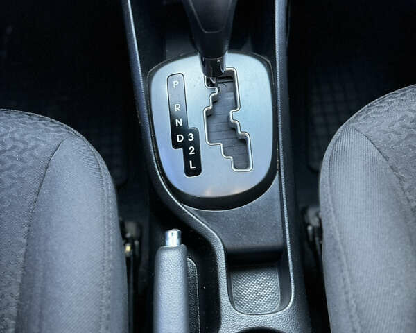 Серый Киа Рио, объемом двигателя 1.4 л и пробегом 88 тыс. км за 9000 $, фото 22 на Automoto.ua