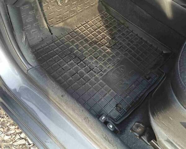 Серый Киа Рио, объемом двигателя 1.4 л и пробегом 70 тыс. км за 9000 $, фото 55 на Automoto.ua