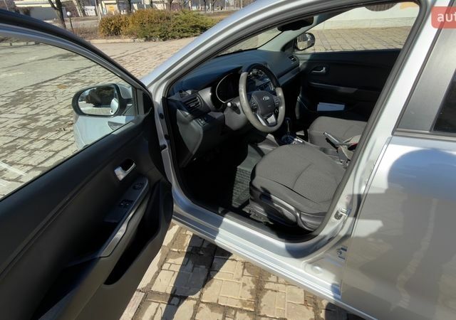 Серый Киа Рио, объемом двигателя 1.4 л и пробегом 156 тыс. км за 8500 $, фото 6 на Automoto.ua