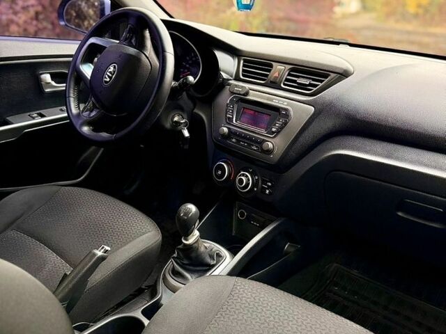 Серый Киа Рио, объемом двигателя 1.4 л и пробегом 262 тыс. км за 5650 $, фото 9 на Automoto.ua