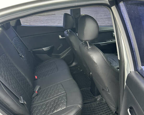 Серый Киа Рио, объемом двигателя 1.4 л и пробегом 191 тыс. км за 6400 $, фото 14 на Automoto.ua