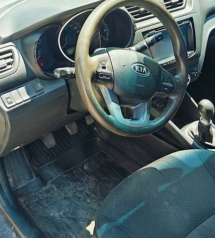 Серый Киа Рио, объемом двигателя 1.4 л и пробегом 190 тыс. км за 7000 $, фото 6 на Automoto.ua