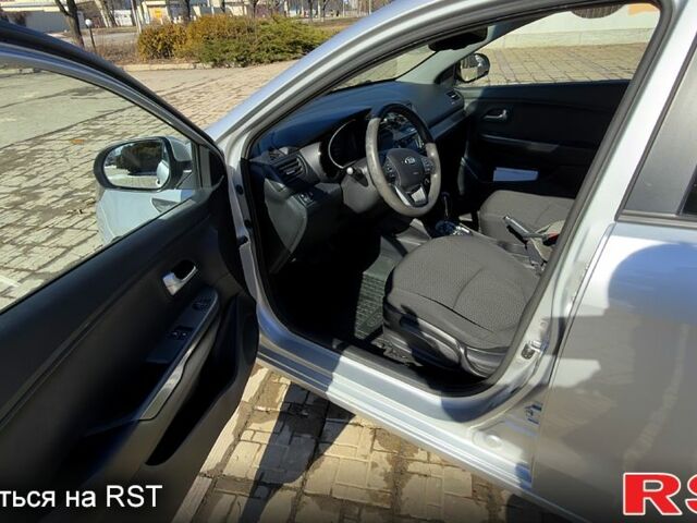 Серый Киа Рио, объемом двигателя 1.4 л и пробегом 156 тыс. км за 8500 $, фото 7 на Automoto.ua
