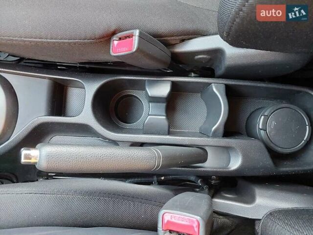 Серый Киа Рио, объемом двигателя 1.4 л и пробегом 95 тыс. км за 8500 $, фото 36 на Automoto.ua