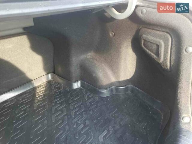 Серый Киа Рио, объемом двигателя 1.4 л и пробегом 70 тыс. км за 9000 $, фото 35 на Automoto.ua