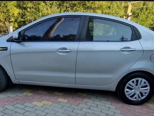 Серый Киа Рио, объемом двигателя 1.4 л и пробегом 260 тыс. км за 5900 $, фото 1 на Automoto.ua