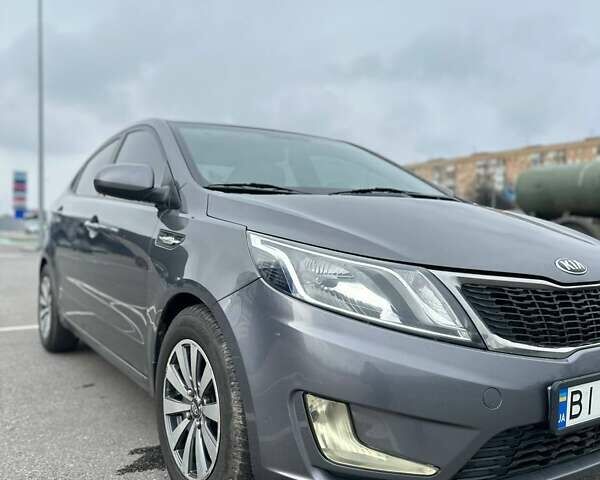Серый Киа Рио, объемом двигателя 1.4 л и пробегом 320 тыс. км за 7100 $, фото 2 на Automoto.ua