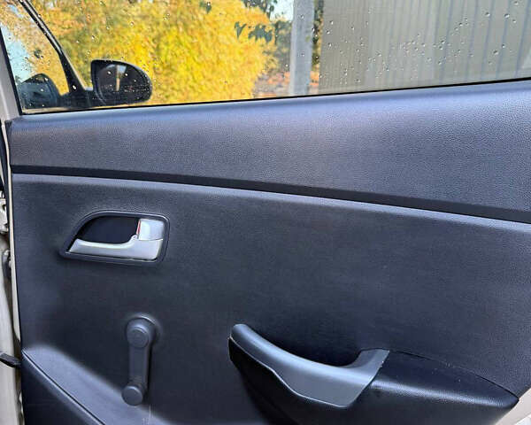 Серый Киа Рио, объемом двигателя 1.4 л и пробегом 223 тыс. км за 7399 $, фото 30 на Automoto.ua