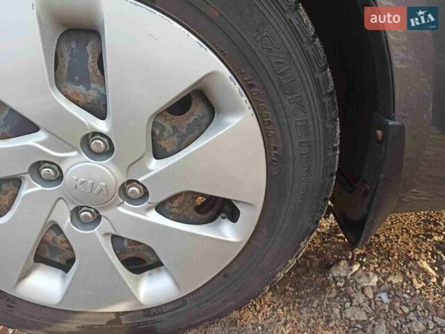 Серый Киа Рио, объемом двигателя 1.4 л и пробегом 70 тыс. км за 9000 $, фото 18 на Automoto.ua