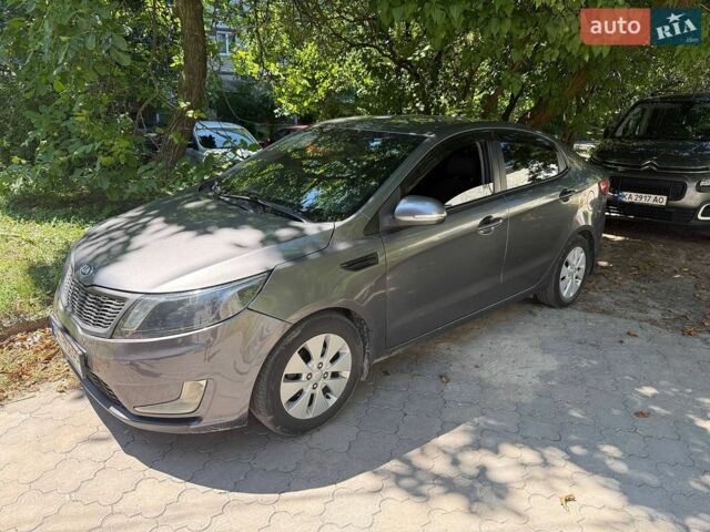 Серый Киа Рио, объемом двигателя 1.59 л и пробегом 258 тыс. км за 5600 $, фото 3 на Automoto.ua