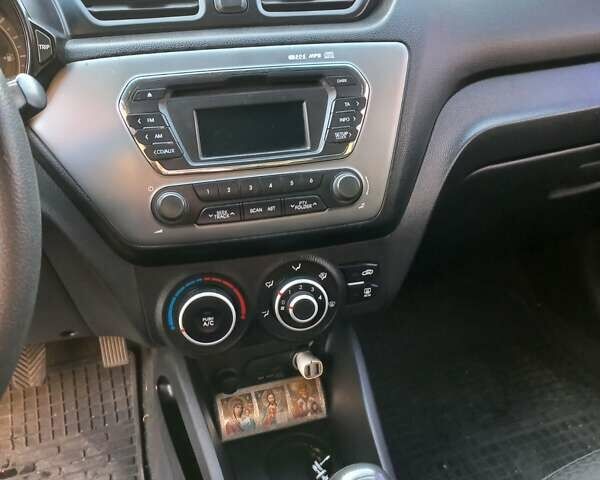 Серый Киа Рио, объемом двигателя 1.4 л и пробегом 53 тыс. км за 8300 $, фото 5 на Automoto.ua