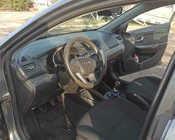 Серый Киа Рио, объемом двигателя 1.4 л и пробегом 70 тыс. км за 9000 $, фото 15 на Automoto.ua