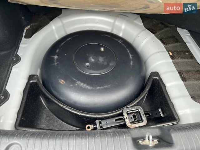 Серый Киа Рио, объемом двигателя 1.59 л и пробегом 201 тыс. км за 9108 $, фото 18 на Automoto.ua