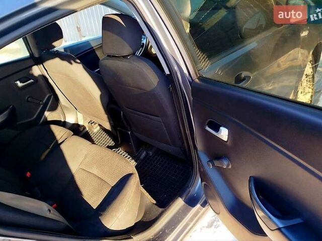 Серый Киа Рио, объемом двигателя 1.4 л и пробегом 25 тыс. км за 5500 $, фото 5 на Automoto.ua