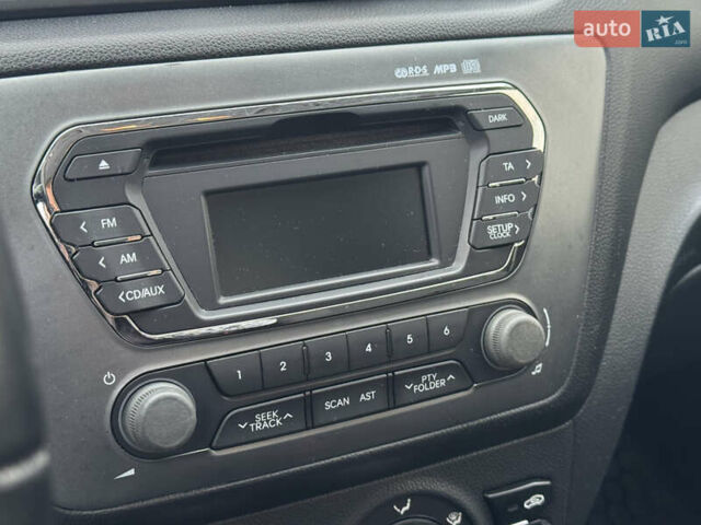 Серый Киа Рио, объемом двигателя 1.4 л и пробегом 260 тыс. км за 7799 $, фото 12 на Automoto.ua